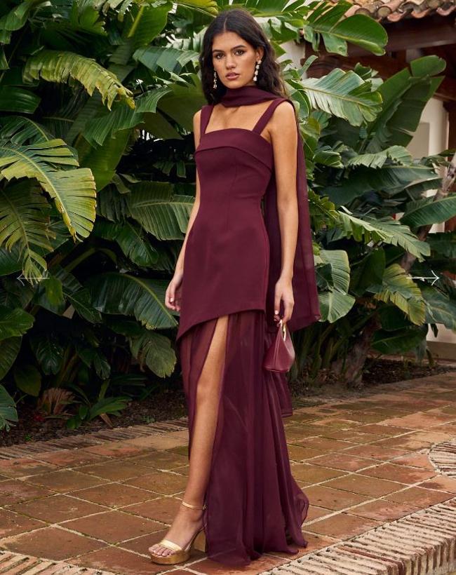 Una modelo posa con el diseño que ha lucido Gloria Camila.
