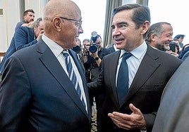 Carlos Torres, presidente de BBVA, junto a Josep Oliu, su homólogo en el Banco Sabadell