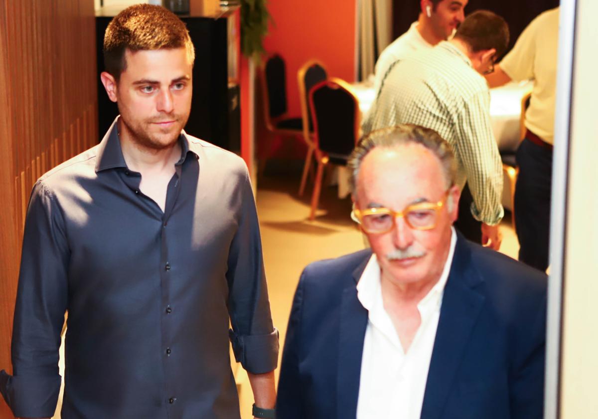 Alessio Lisci se despidió ayer en compañía de Alfredo de Miguel.
