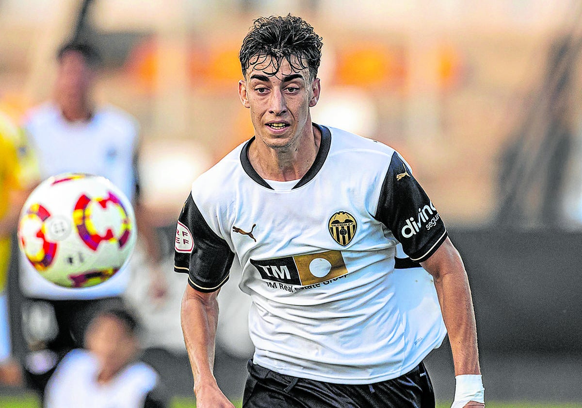 Iker Córdoba es un zaguero que busca sitio en Segunda División antes de afianzarse en Primera.