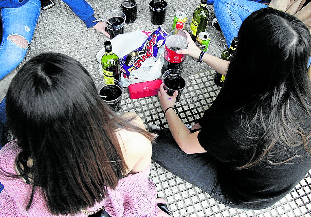Los botellones son un problema para la salud y una molestia para los vecinos.