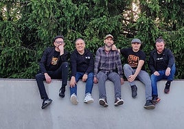 Oscar González 'Mendo' (batería), Jon Mikel Aguirre (teclas), Asier Ayesta (guitarra solista), Sergio Amor (voz y guitarra) y Eriz Sáez (bajo).