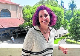 Karmele Tubilla coincide en la falta de aparcamientos, pero cree que «debe haber un equilibrio entre vehículos, bicis y peatones».