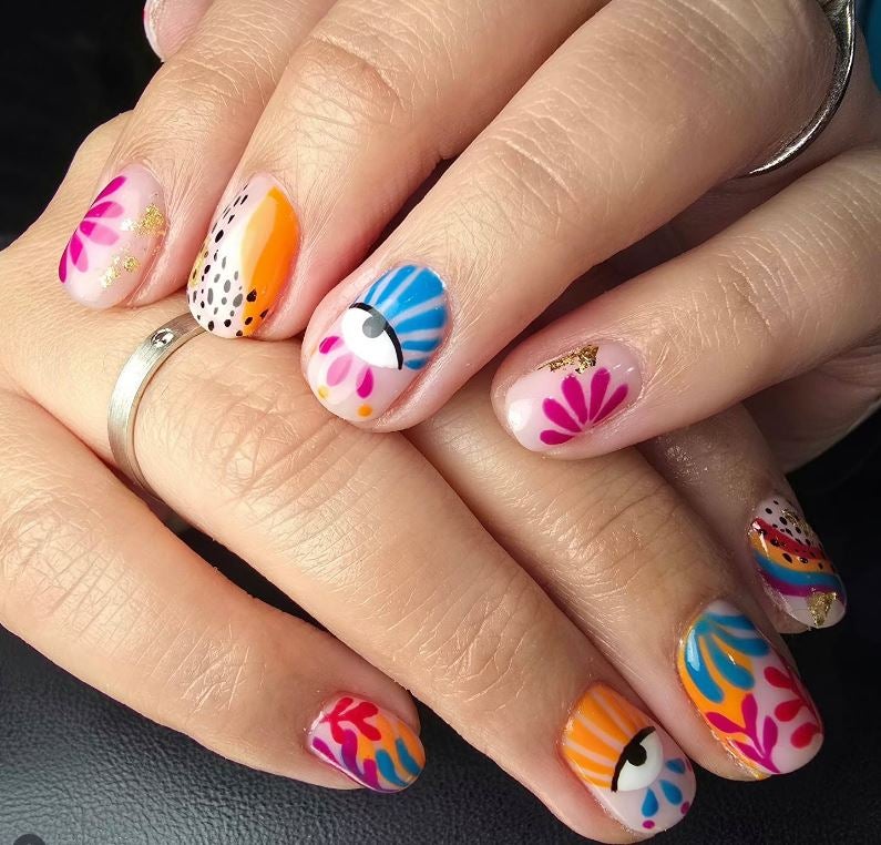 La artista de uñas con lista de espera: Jessy revoluciona Santutxu con sus diseños únicos