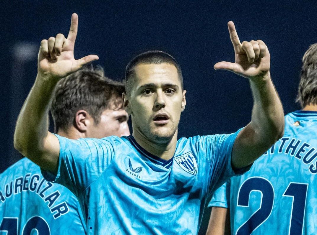 Izeta tendrá ficha del primer equipo y amplía su contrato hasta 2027