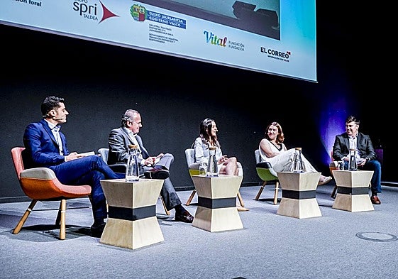 Ander Larrinaga, Aitor Cobanera, Idoia Aguillo, Izaskun Orive y Guillermo Arregi.