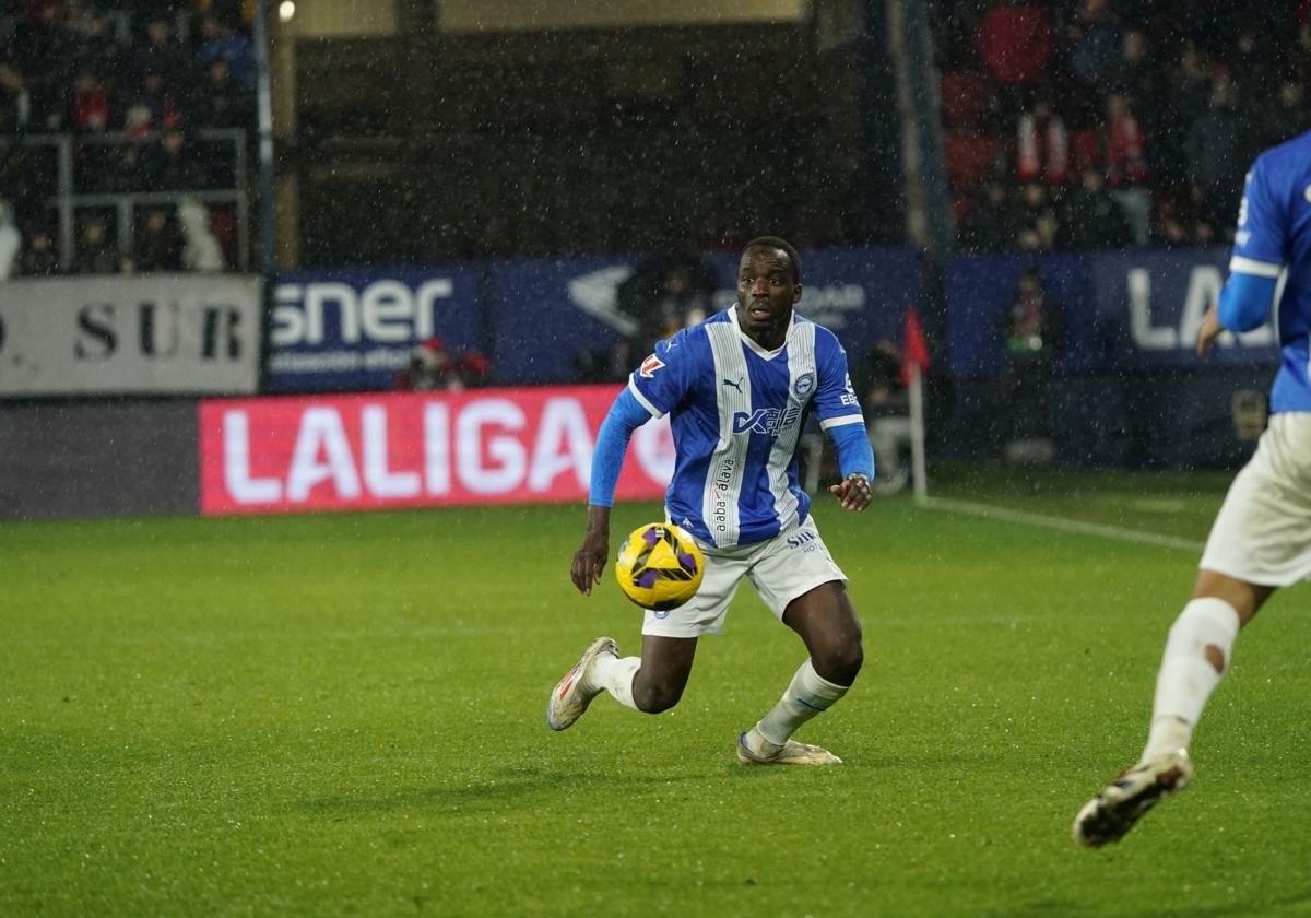Moussa Diarra, durante el duelo entre Osasuna y Alavés.