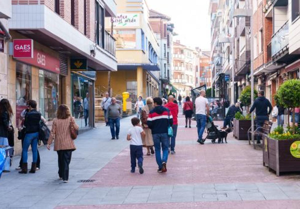 La calle Torrene es uno de los epicentros comerciales del barrio de Algorta.