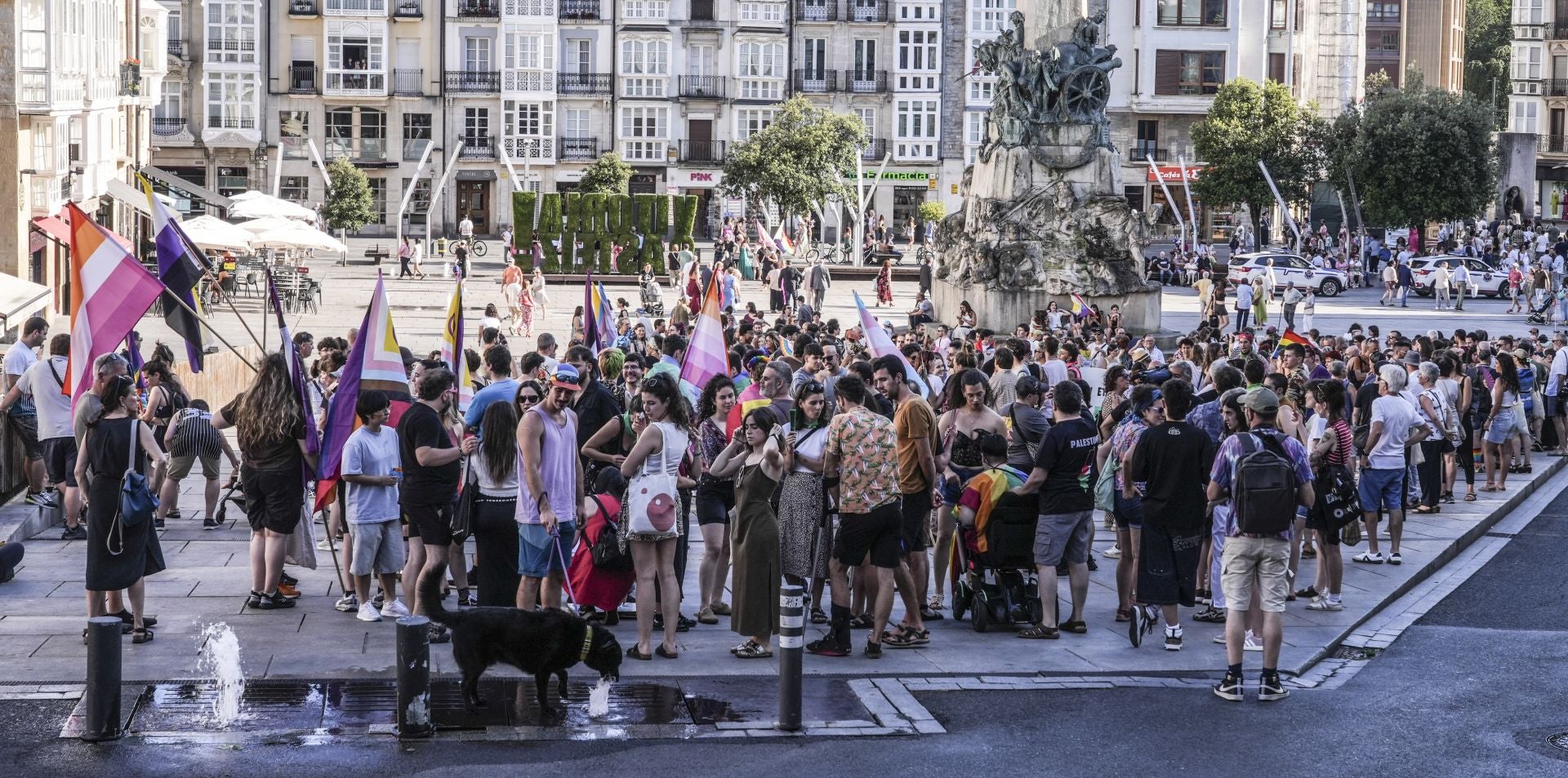 La marcha del orgullo toma el centro de Vitoria