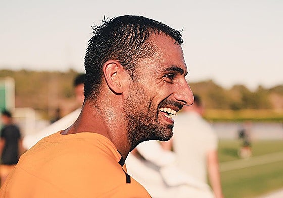 Jonny Otto, sonriente tras la disputada del partido contra el Alavés.