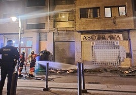 Dos heridos por inhalación de humo tras el incendio de un contenedor en Zorroza