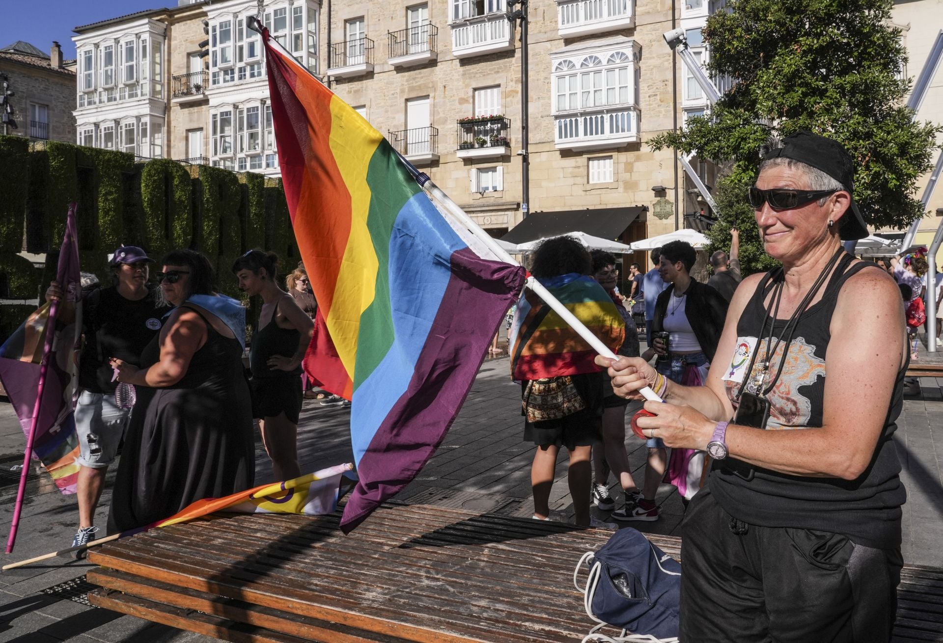 La marcha del orgullo toma el centro de Vitoria