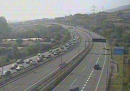 Finalizan las retenciones en la A-8 sentido Cantabria por la operación salida