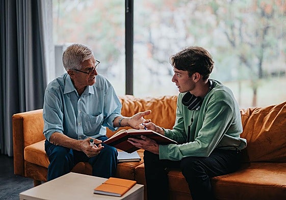 Adoramos la juventud pero no a los jóvenes: qué es el 'adultismo'