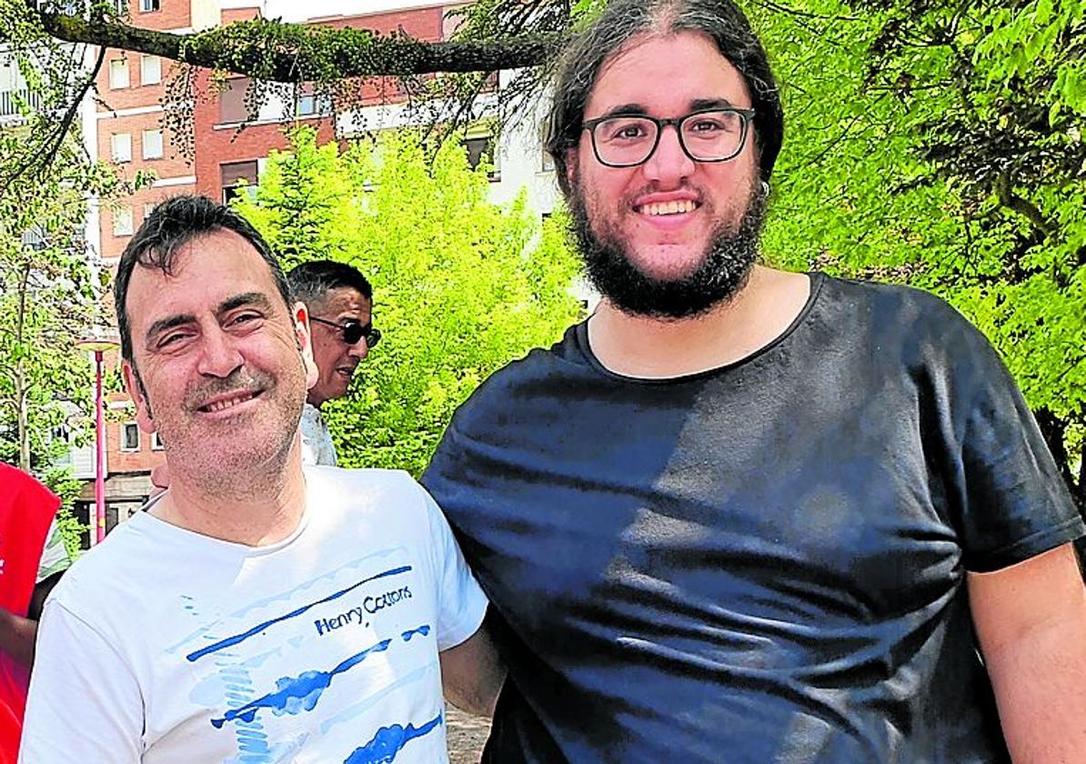 Paco Cantera, a la izquierda, es uno de los 117 voluntarios.
