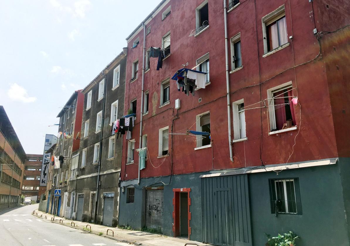Más de 80 pisos ocupados de forma ilegal estaban en venta el año pasado en Bizkaia