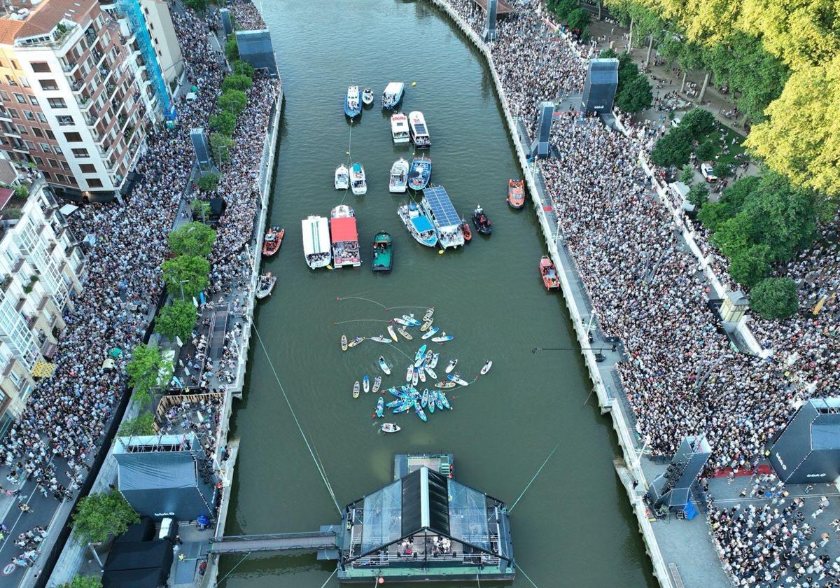 15.000 personas se dan un baño musical en la Ría