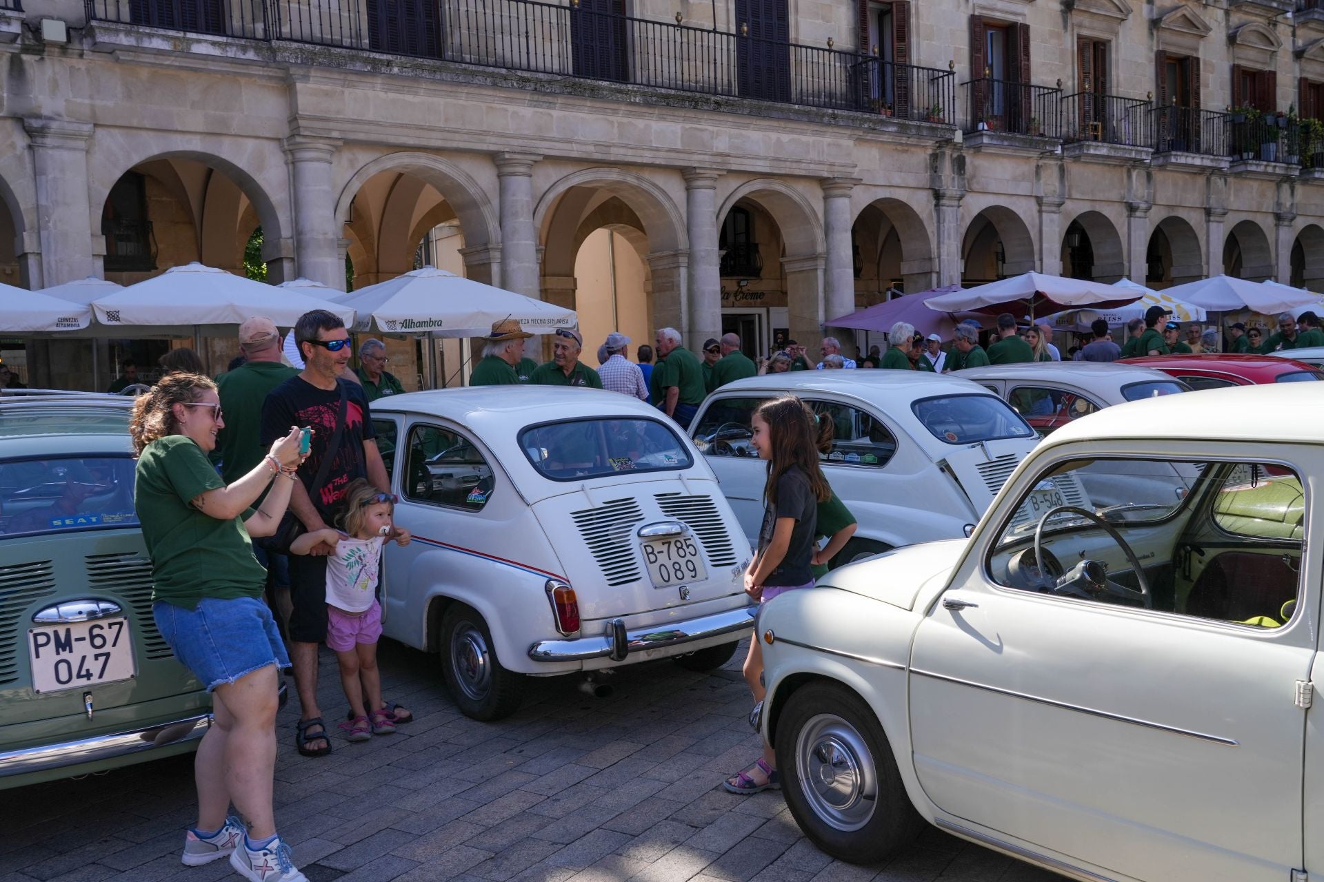 Los SEAT 600 invaden Vitoria