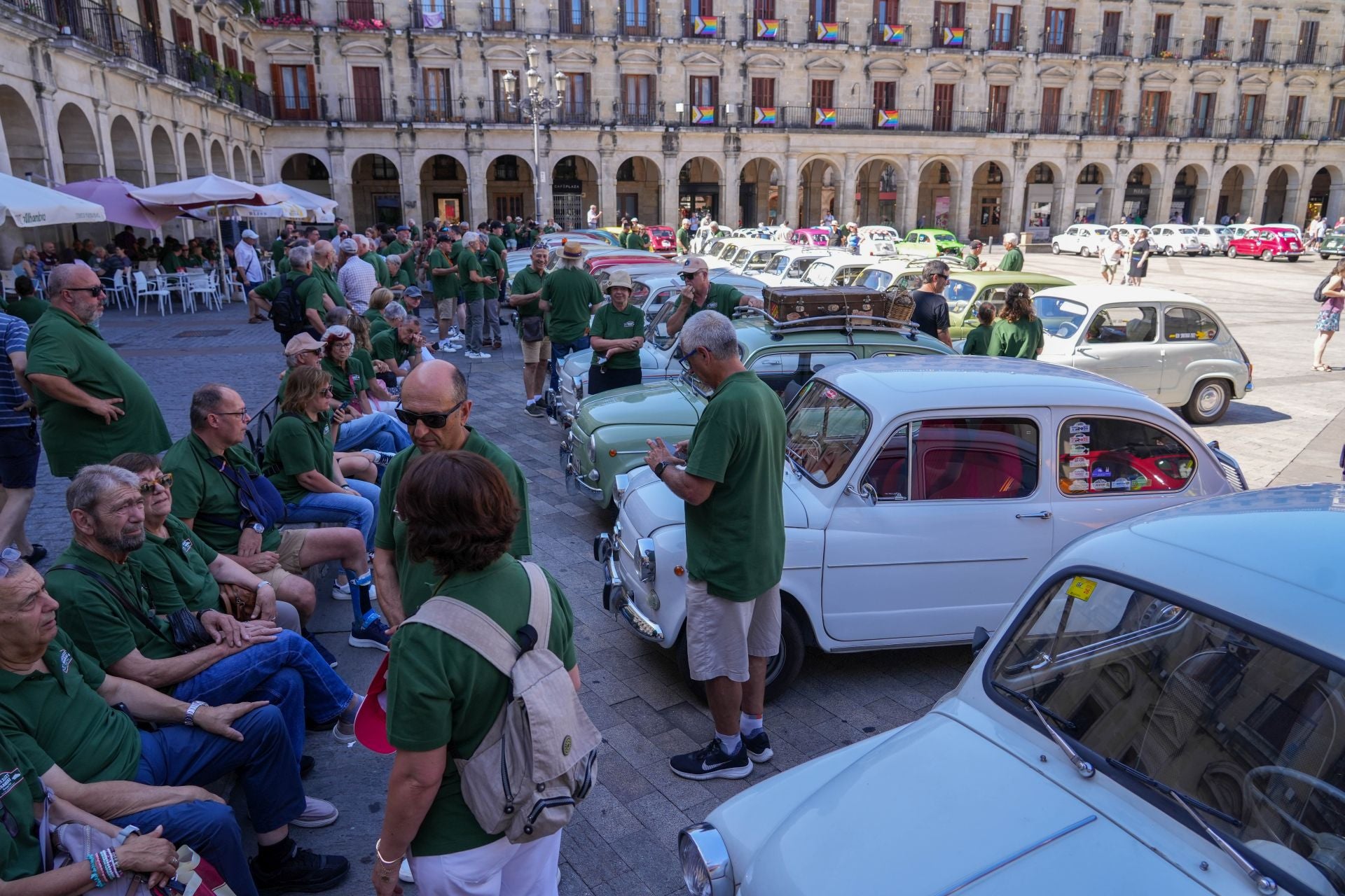 Los SEAT 600 invaden Vitoria