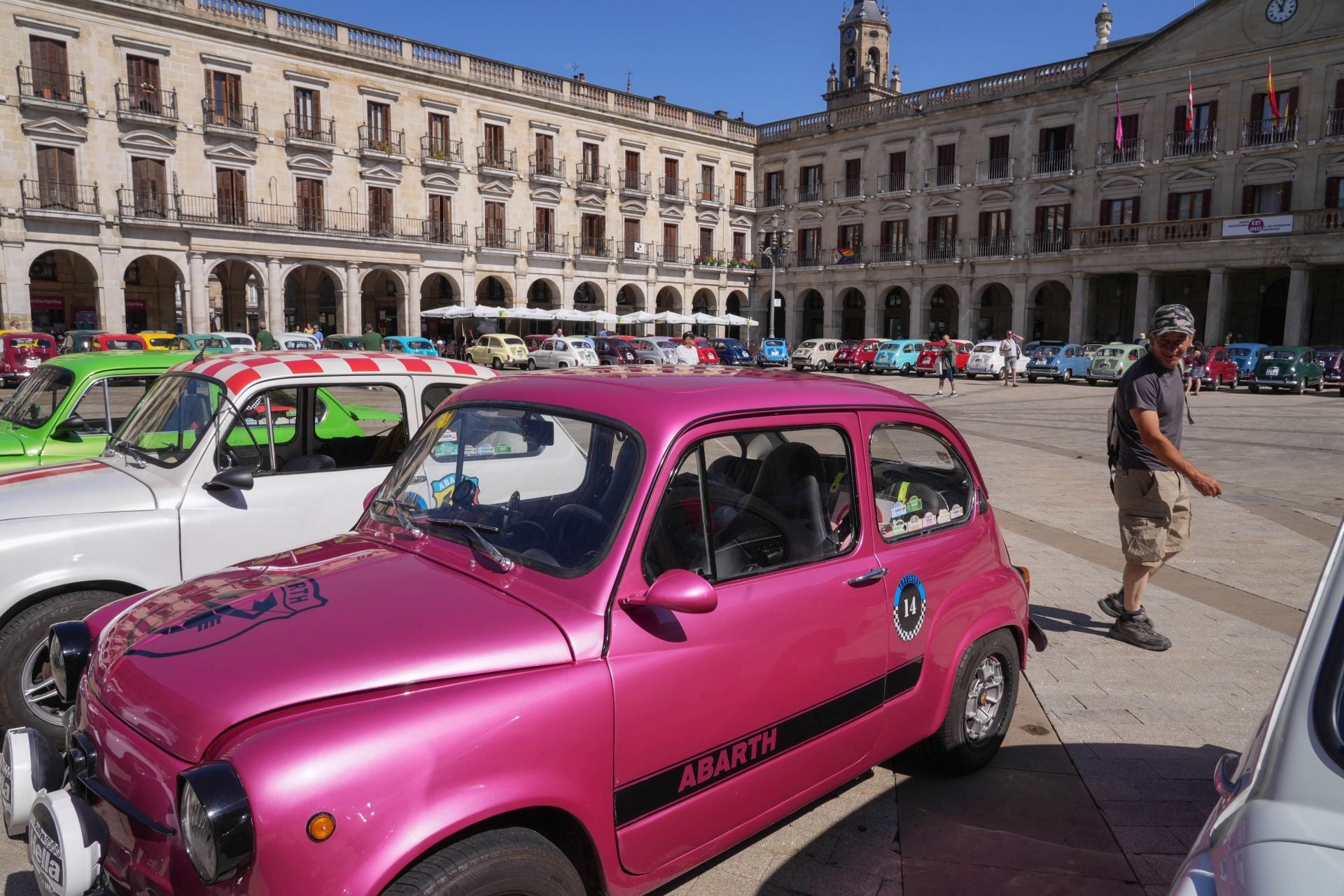 Los SEAT 600 invaden Vitoria