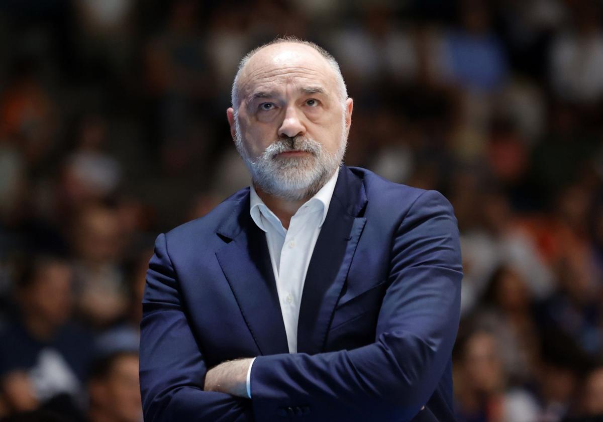 Laso, con gesto pensativo durante un partido de esta temporada.