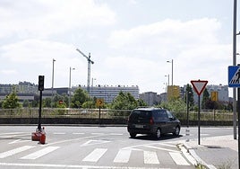 Uno de los nuevos semáforos de la rotonda de la Ilíada.