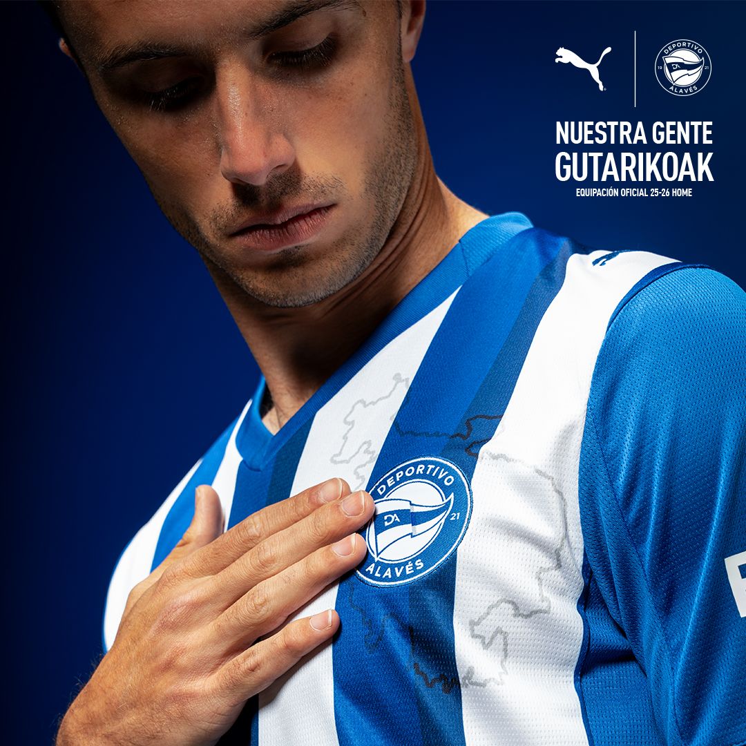 Imagen principal - Las nuevas camisetas del Alavés, con guiños a Álava, al himno y a la final de Dortmund