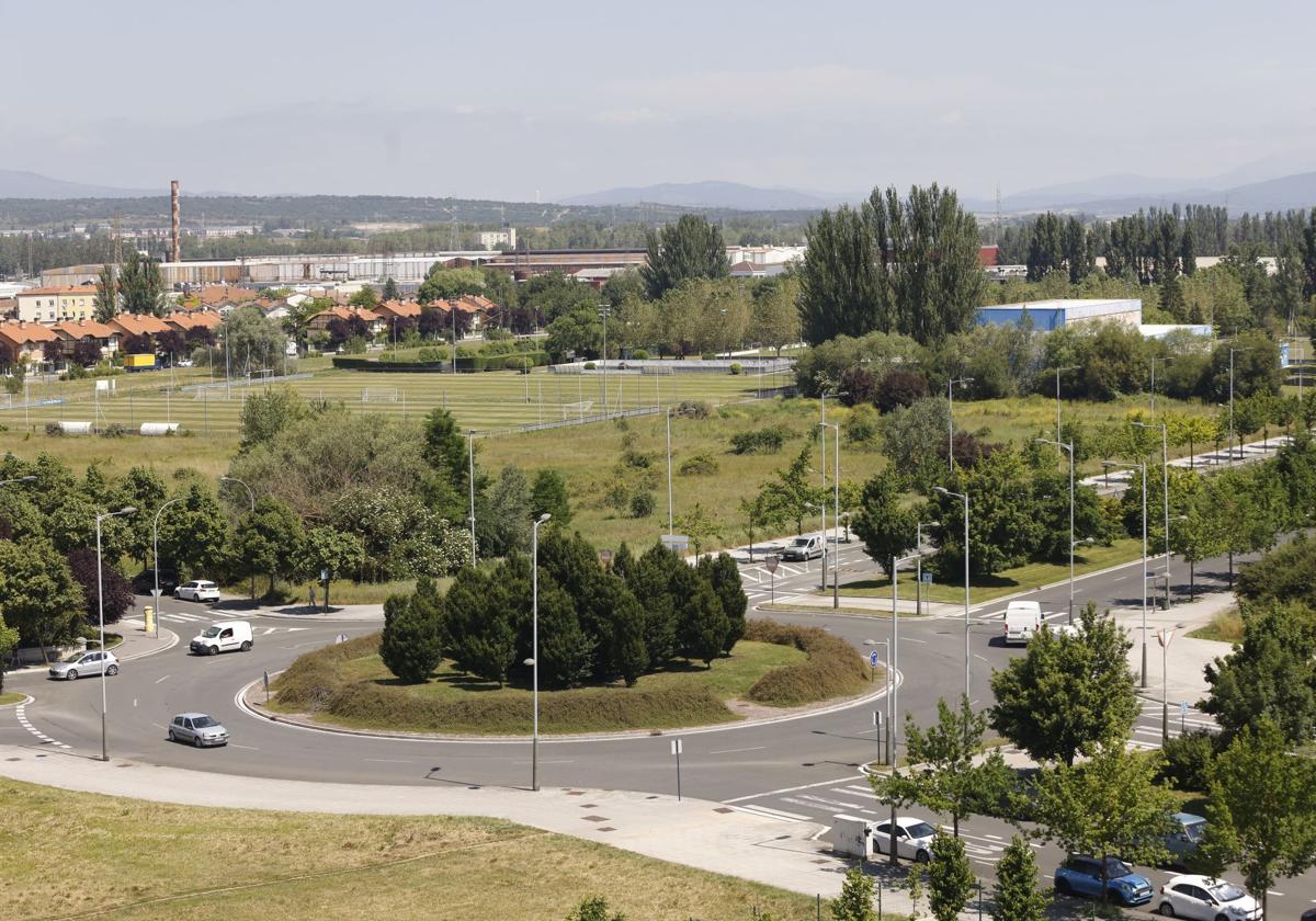 Solar de Betoño sobre el que se levantarán las nuevas cocheras.