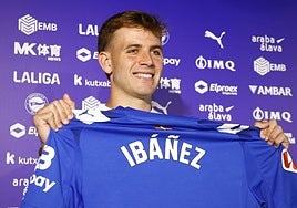 Ibáñez, durante su comparecencia con el Alavés.