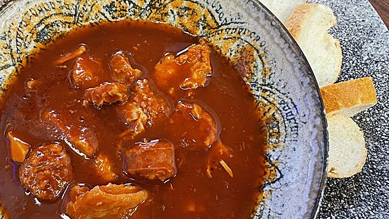 Así se rejuvenece un bar de barrio: con cazuelas de bacalao, callos y gildas