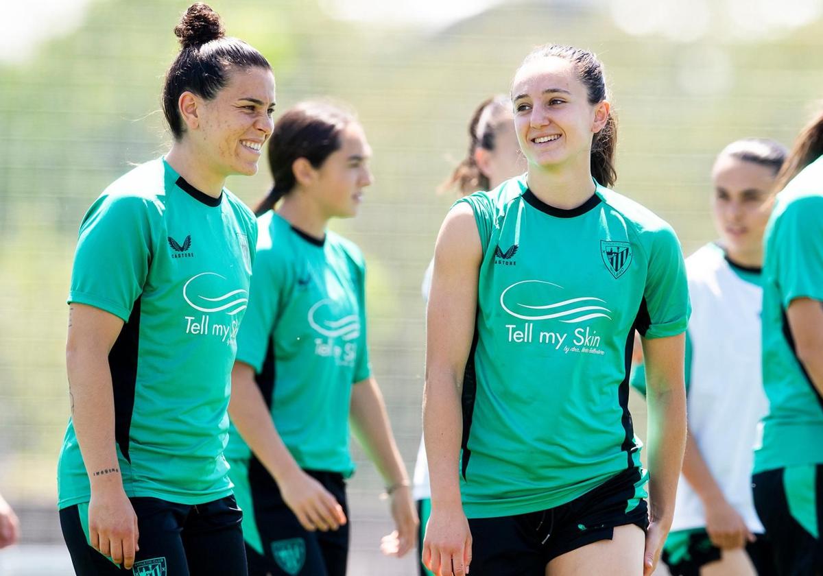 Leire Baños y Jone Amezaga, durante un entrenamiento de la pasada temporada.