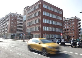 Edificio de oficinas en el número 19 de Ibarrekolanda.