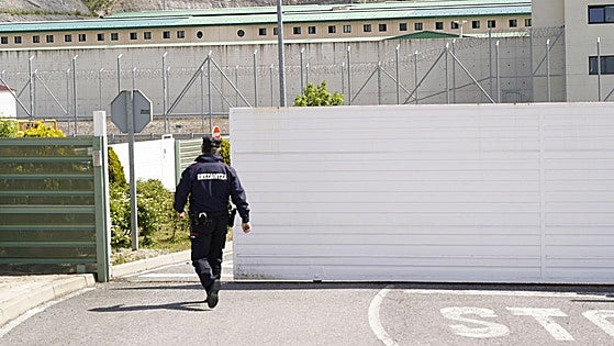 Arrestan a un agresor sexual, preso en la cárcel vasca de Zaballa, por colarse en un chat de menores