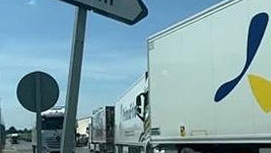 Eguílaz y San Román claman contra los 3.000 camiones que «colapsan» sus pueblos