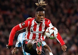 Nico Williams durante un partido contra el Victoria Plzen en la Europa League 2024-25