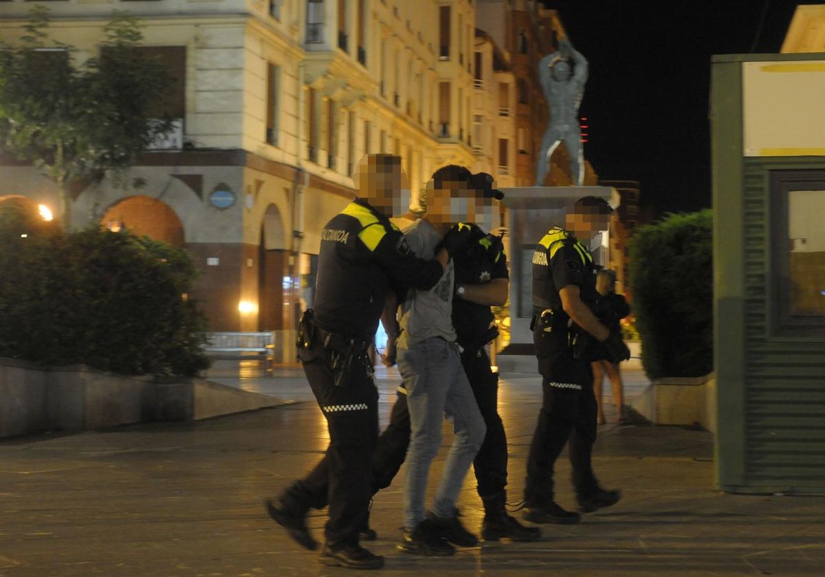 Imagen de archivo de una actuación policial en el centro de Barakaldo.