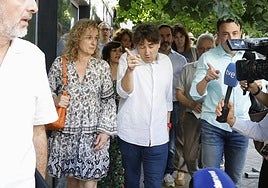 El secretario general del PSE-EE, Eneko Andueza, este sábado a su llegada al comité federal en Ferraz.