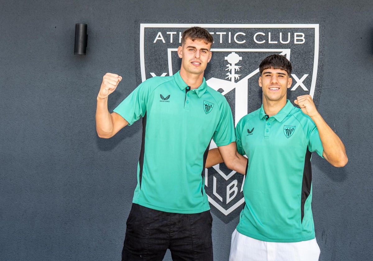 Gibelalde y Eder García posan en Lezama.