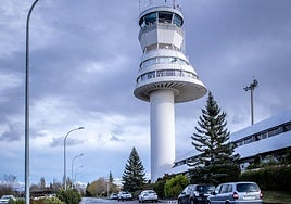Torre de control del aeropuerto de Foronda.