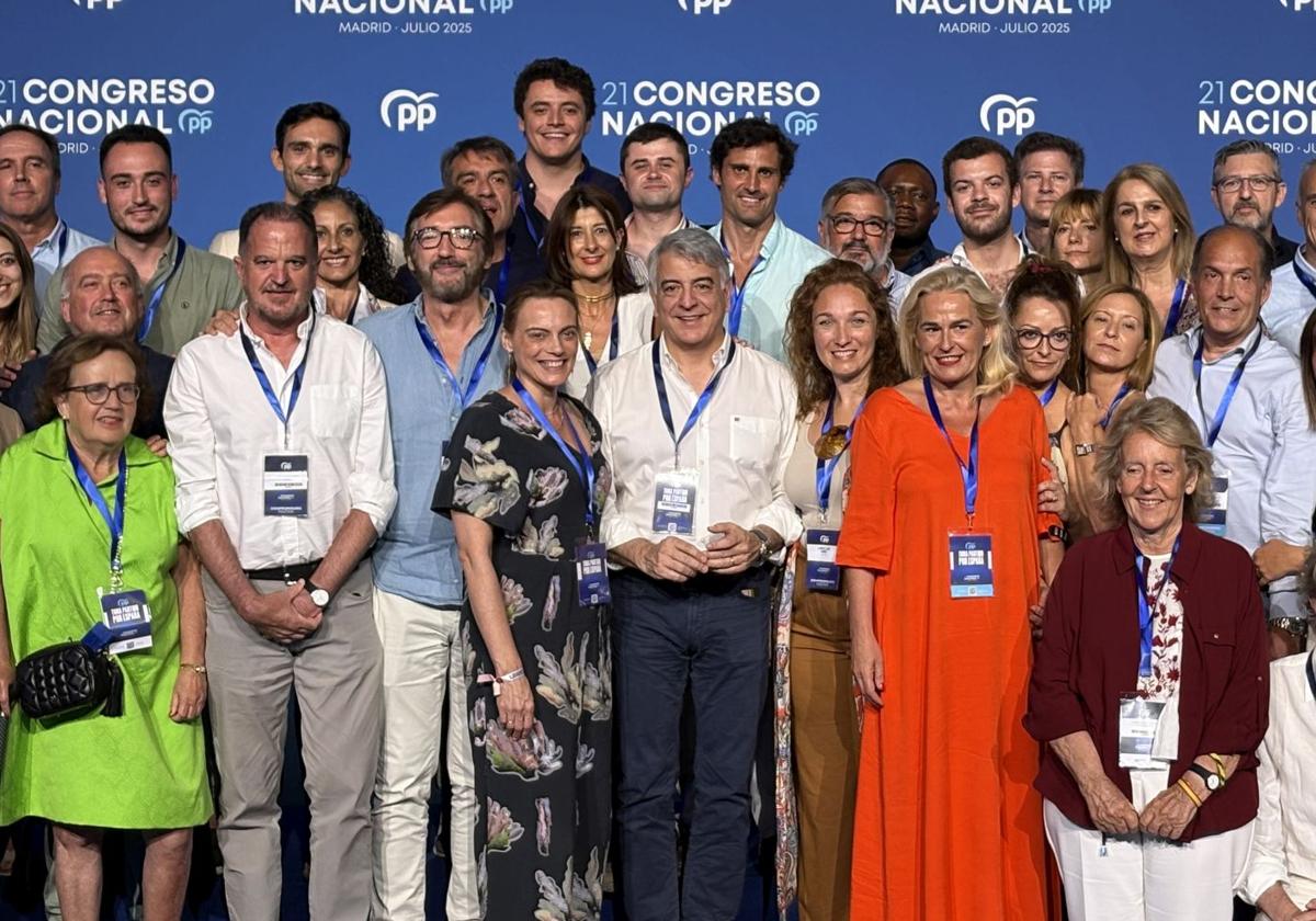 Los compromisarios del PP vasco se han realizado este sábado una foto de familia.