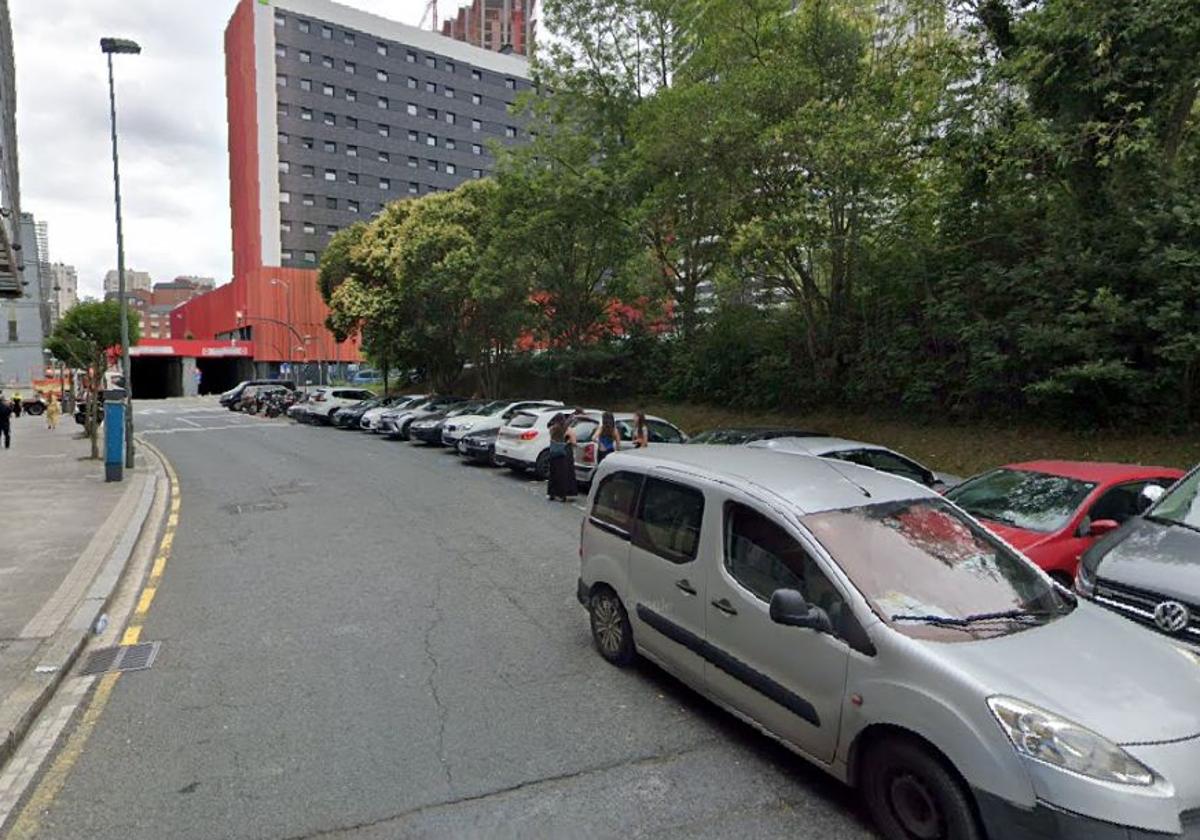 El aparcamiento fuera del edificio de Hacienda estará cerrado desde primera hora de este lunes y hasta las 20.00 horas del martes