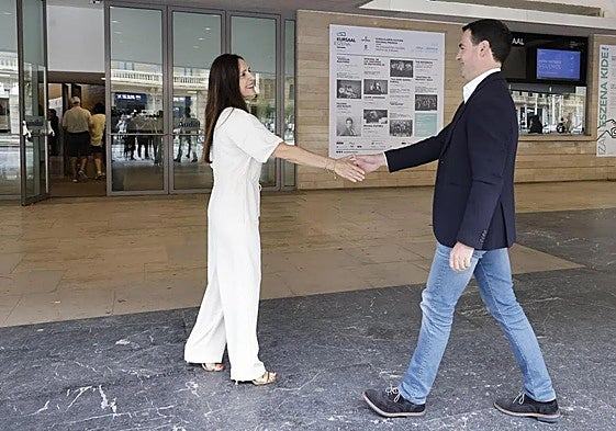 Bakartxo Tejeria e Imanol Pradales, a las puertas del Kursaal.