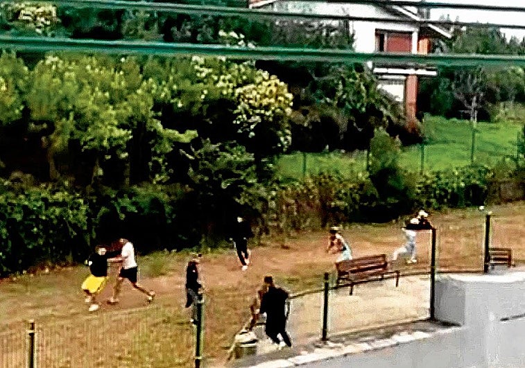 El robo de un móvil pudo originar la pelea multitudinaria con armas en Getxo