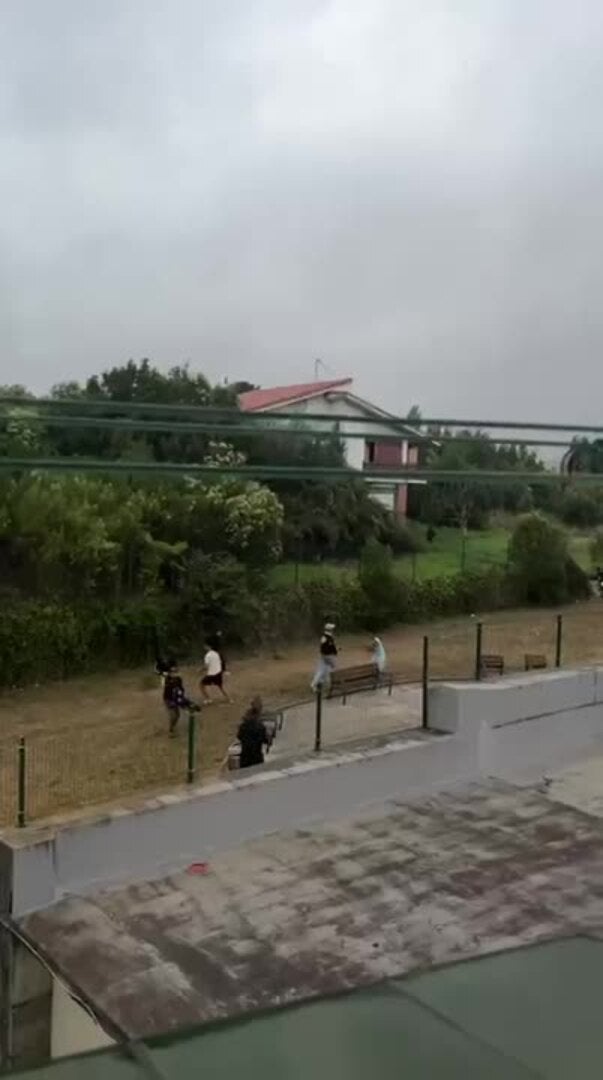 Dos heridos y cuatro detenidos por una pelea tumultuaria en Getxo
