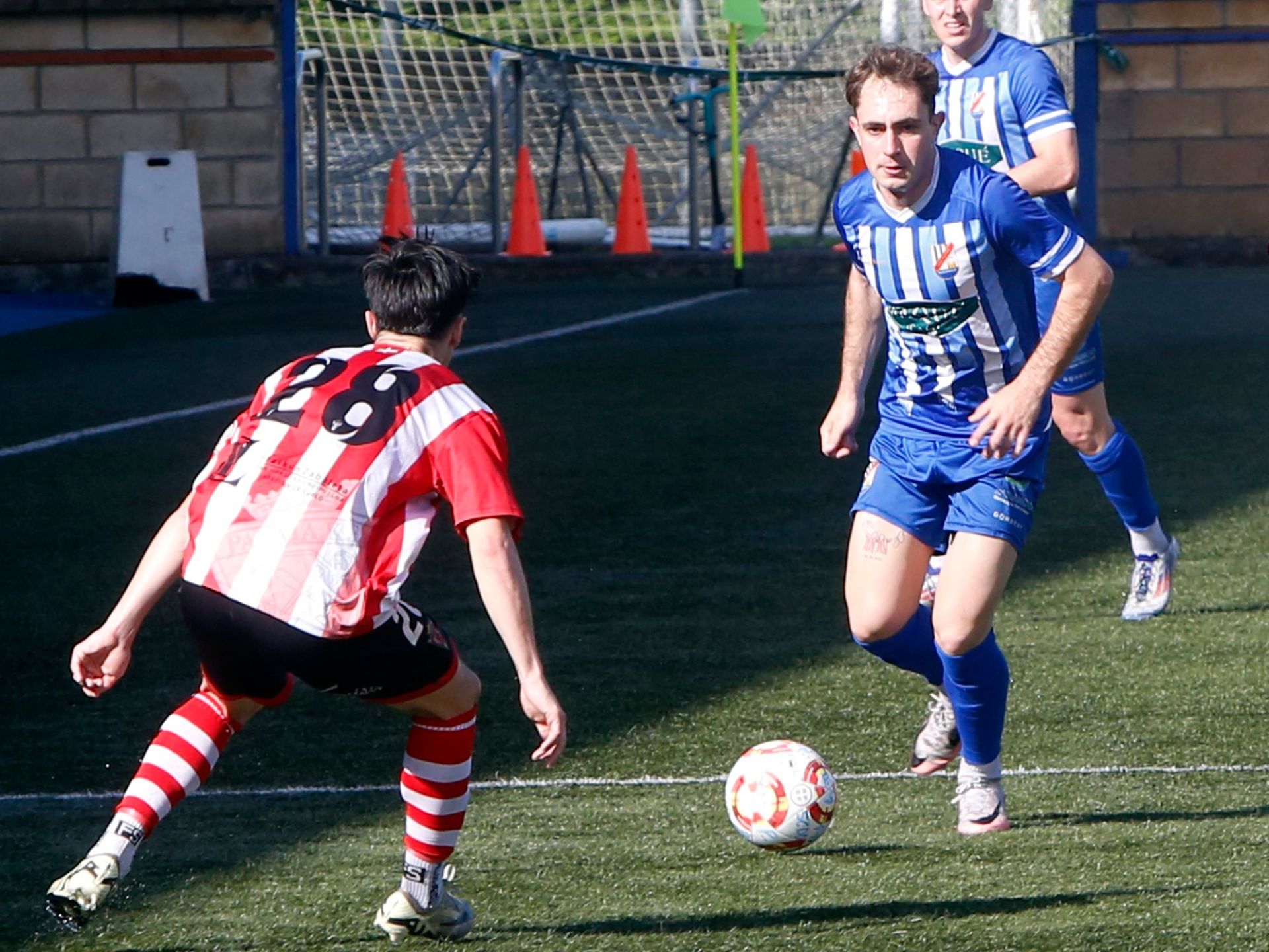 El atacante Jon Lejardi volverá defender la elástica blanquiazul esta temporada
