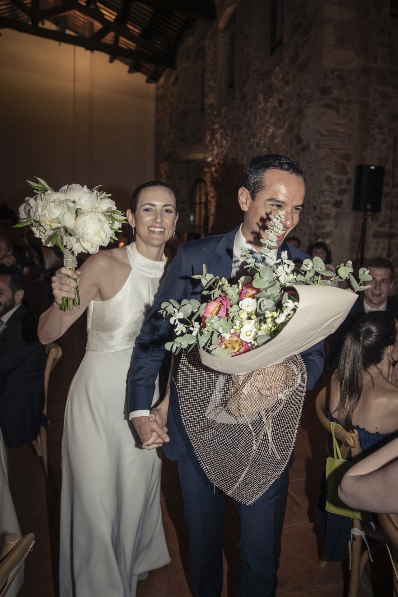 Amor, resiliencia y un vestido de ensueño: la boda inolvidable de la bilbaína Carla y Juan en la Costa Brava