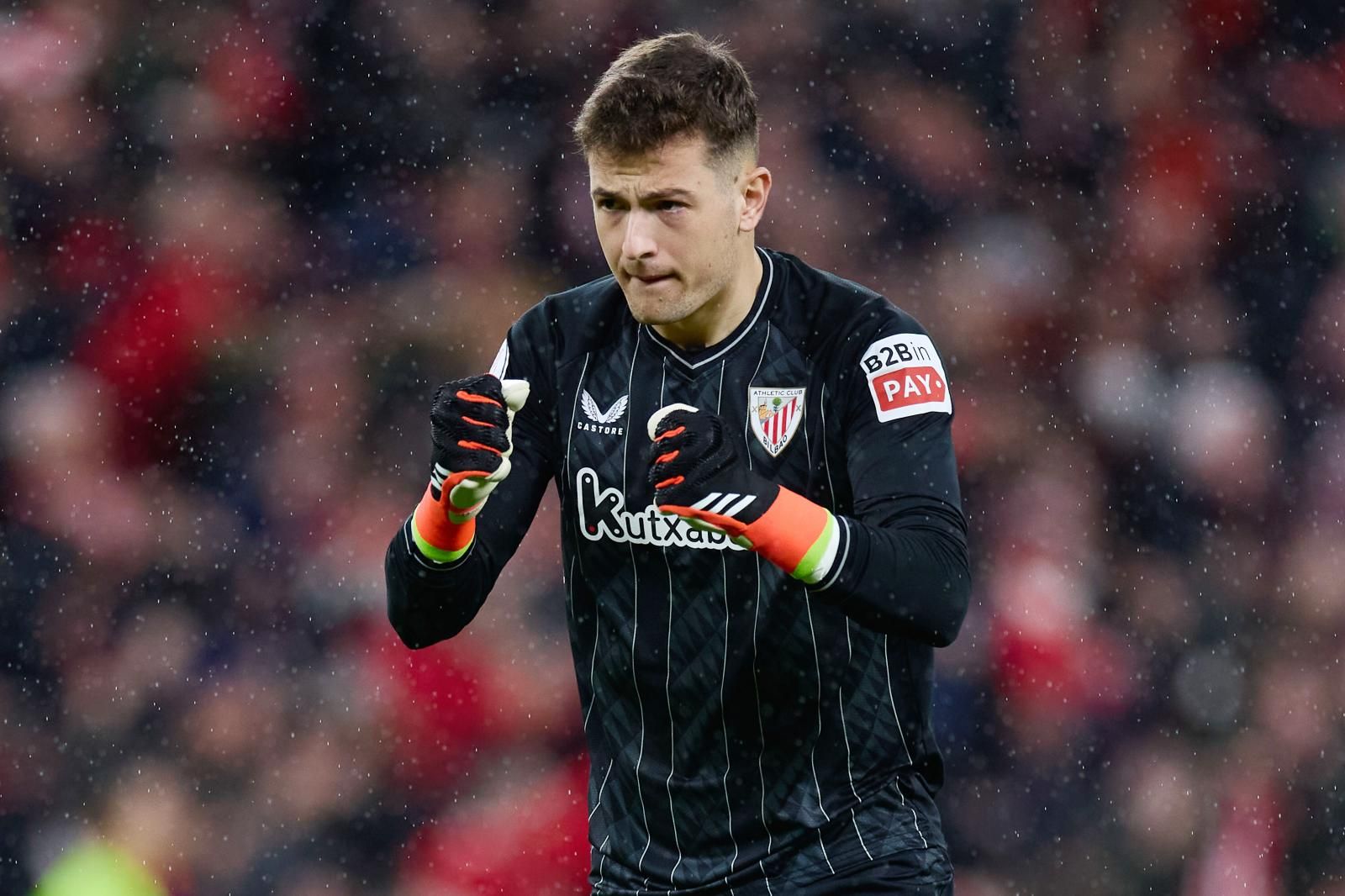 Agirrezabala celebra con los puños cerrados un gol del Athletic.