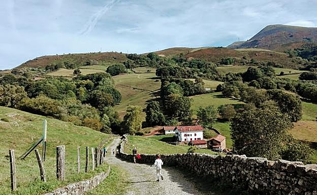 enderismo por Amaiur, en Baztán.