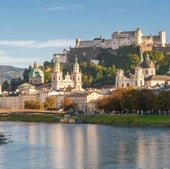 La fortaleza de Hohensalzburg domina desde lo alto la ciudad.