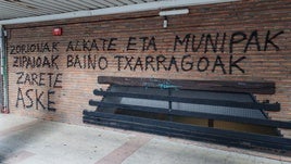 El PNV denuncia pintadas contra sus dirigentes y la policía en Leioa y Berango